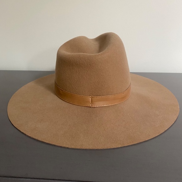 Women’s Wool Hat - Picture 2 of 3